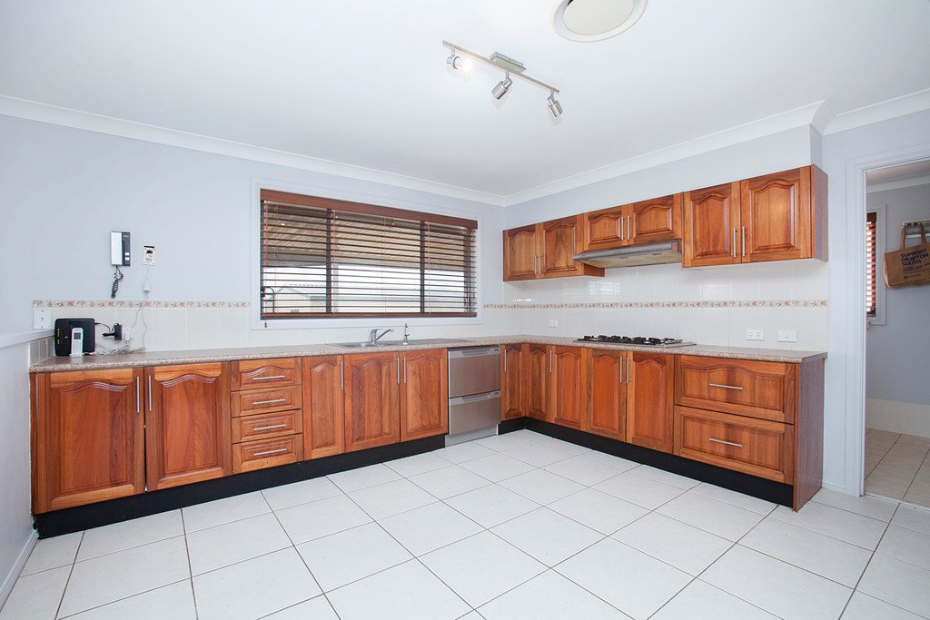 51 Dunmore Road LARGS 6