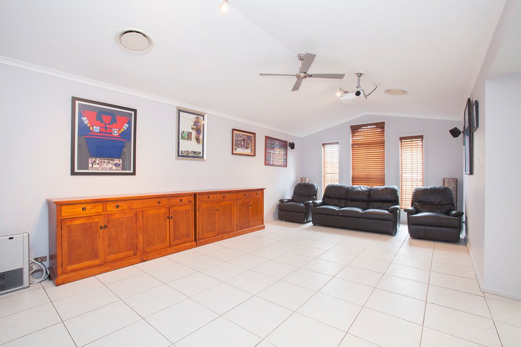 51 Dunmore Road LARGS 9