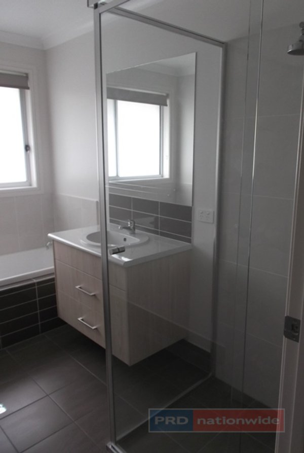 51 Elphick Street TUMUT 8