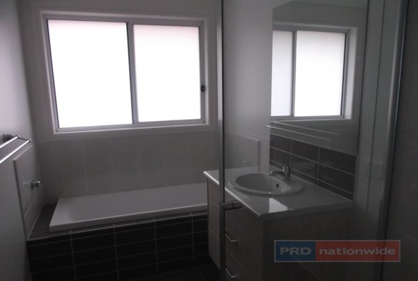 51 Elphick Street TUMUT 9