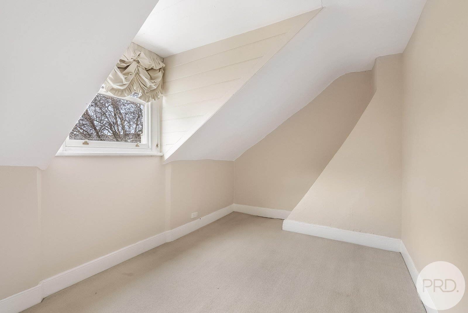 51 Fitzroy Crescent SOUTH HOBART 9