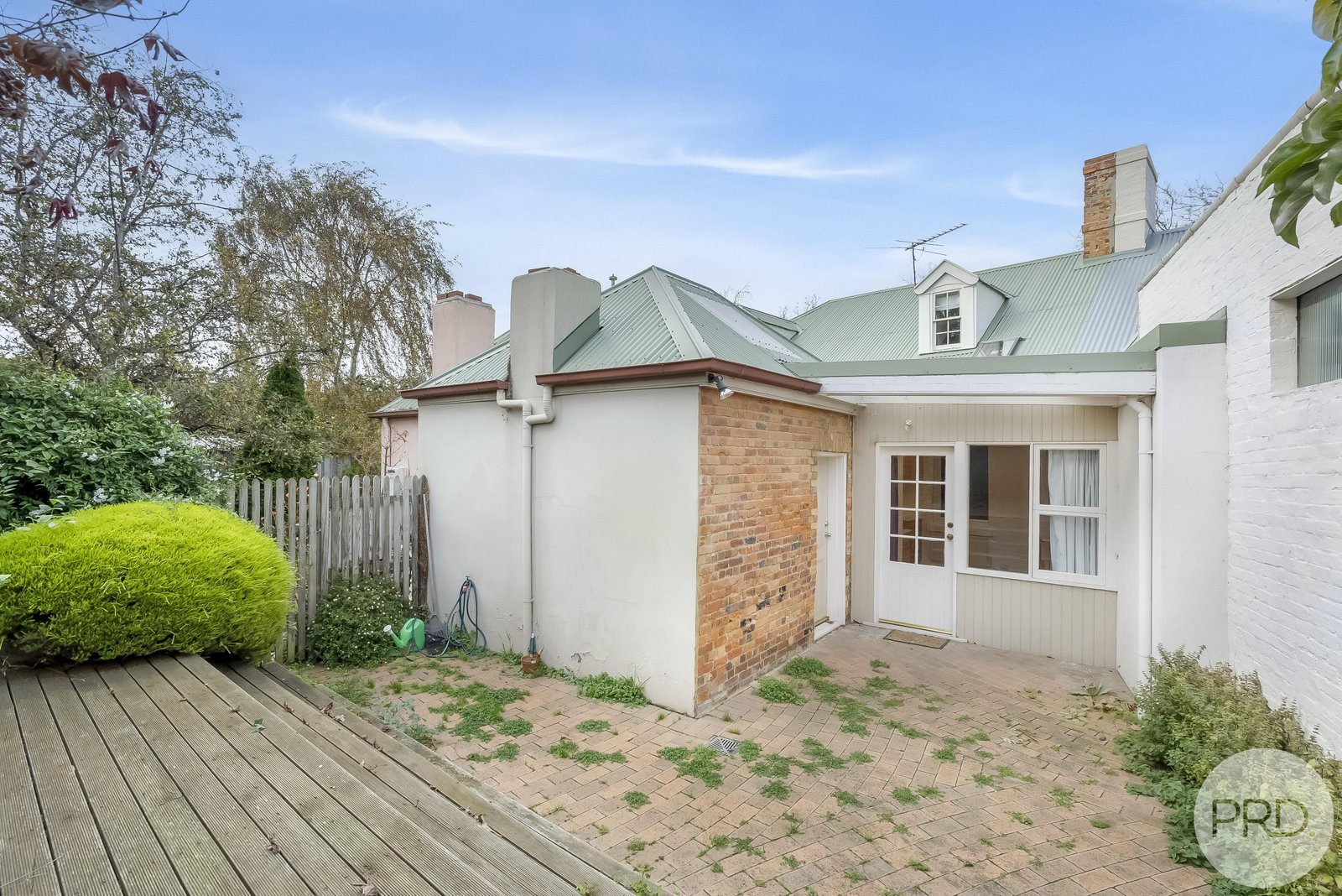 51 Fitzroy Crescent SOUTH HOBART 10