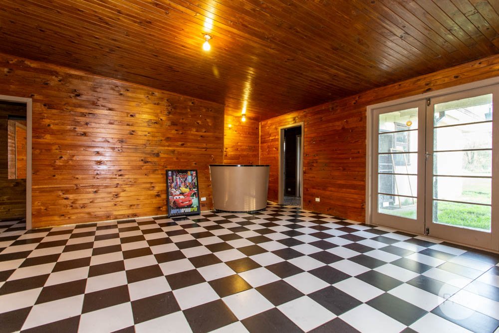 51 Fourth Avenue LLANDILO 5