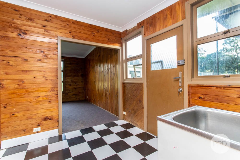 51 Fourth Avenue LLANDILO 9