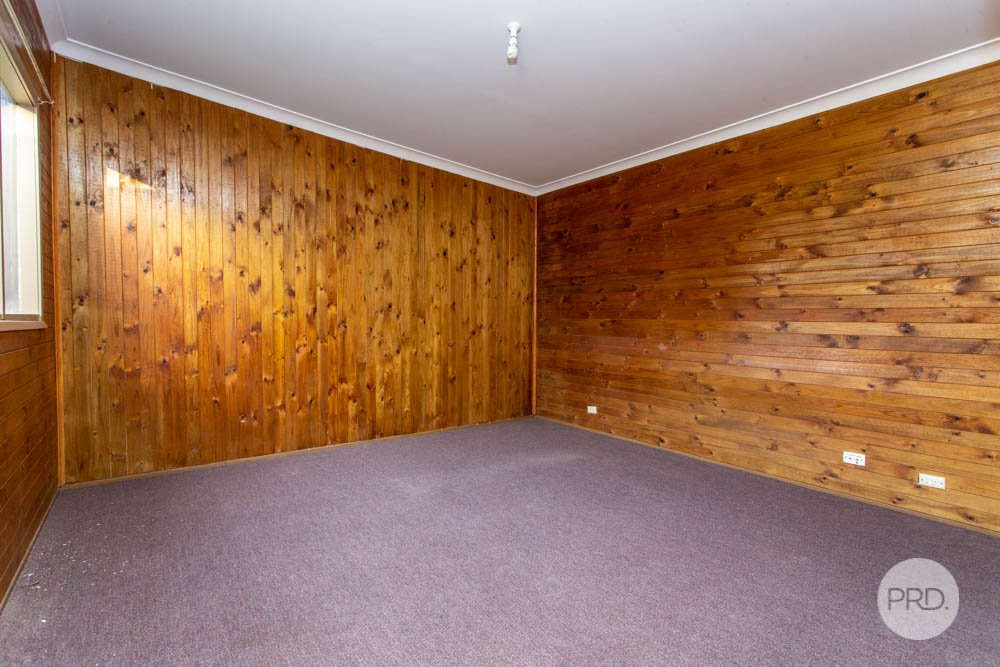 51 Fourth Avenue LLANDILO 11