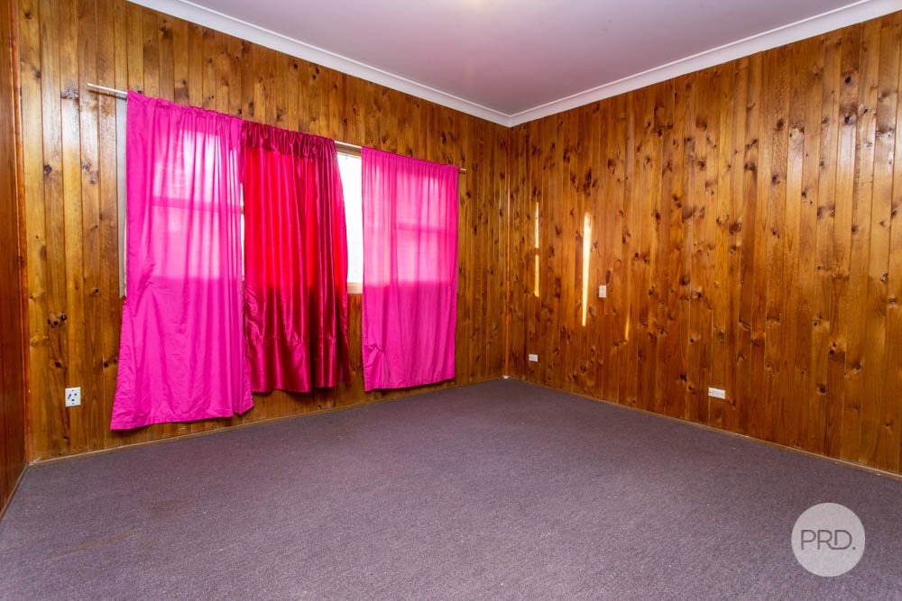 51 Fourth Avenue LLANDILO 12