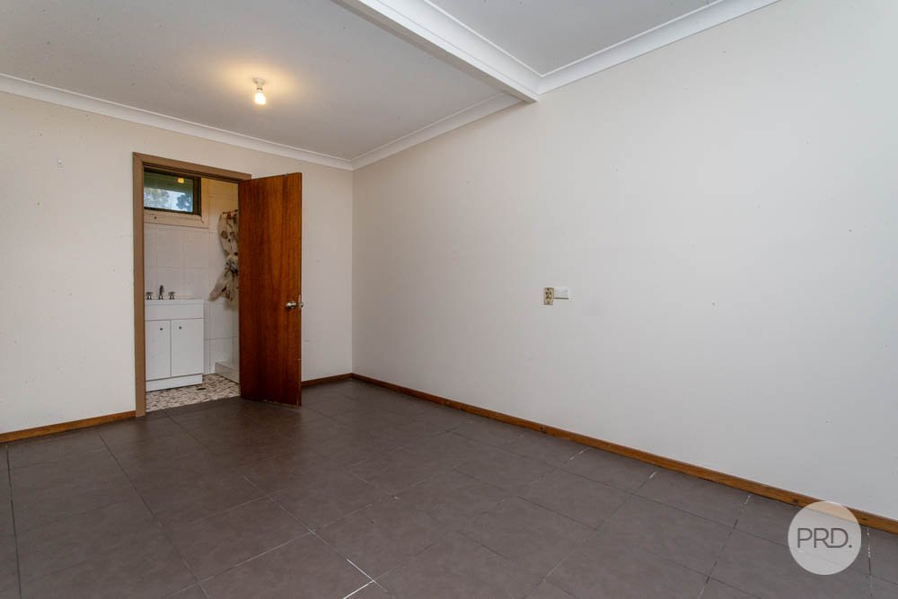 51 Fourth Avenue LLANDILO 14