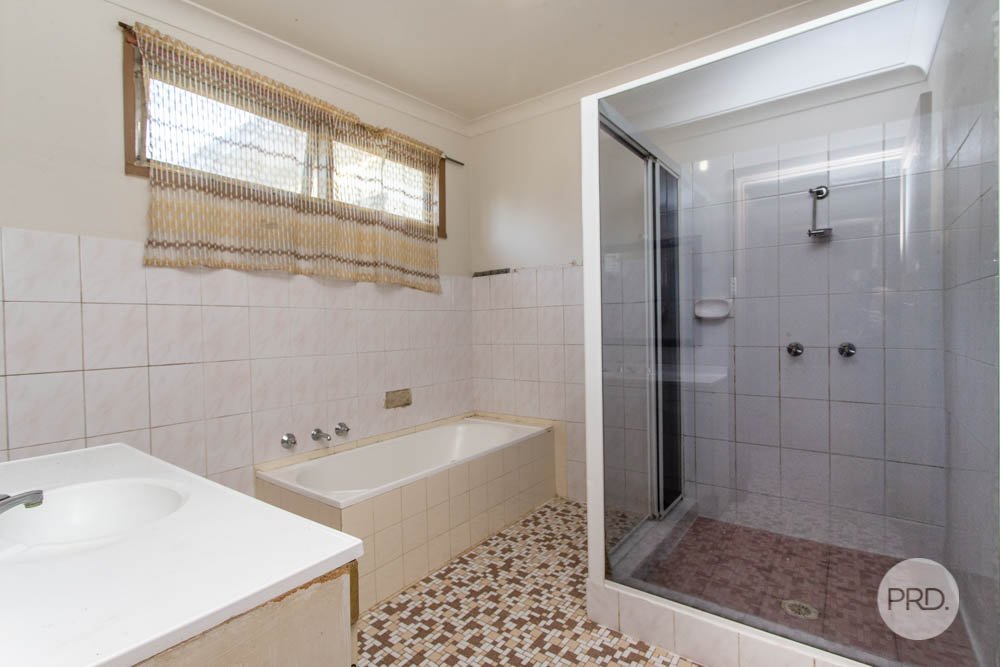 51 Fourth Avenue LLANDILO 15