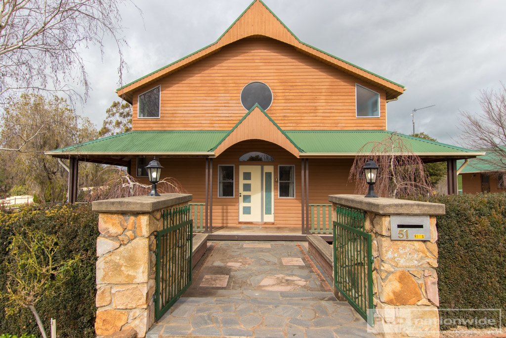 51 Gilmore Street ADELONG 2