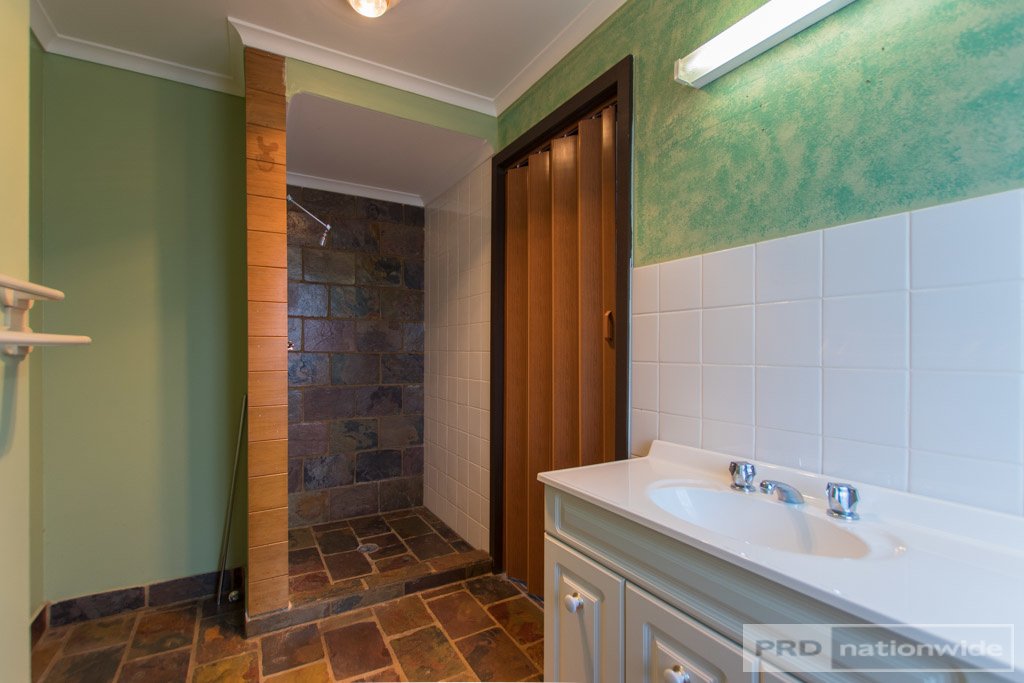 51 Gilmore Street ADELONG 12