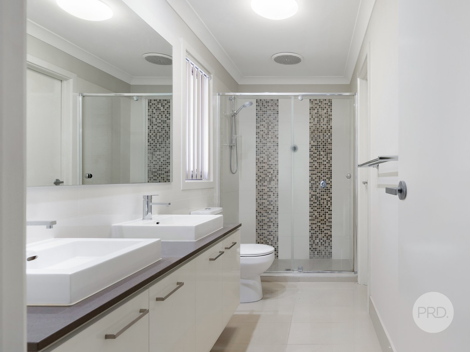 51 Lakeside Parade JORDAN SPRINGS 9