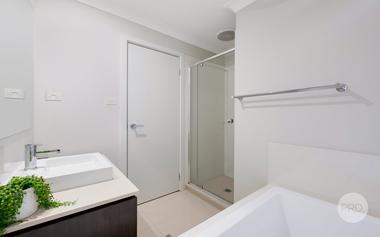 51 Lakeside Parade JORDAN SPRINGS 10