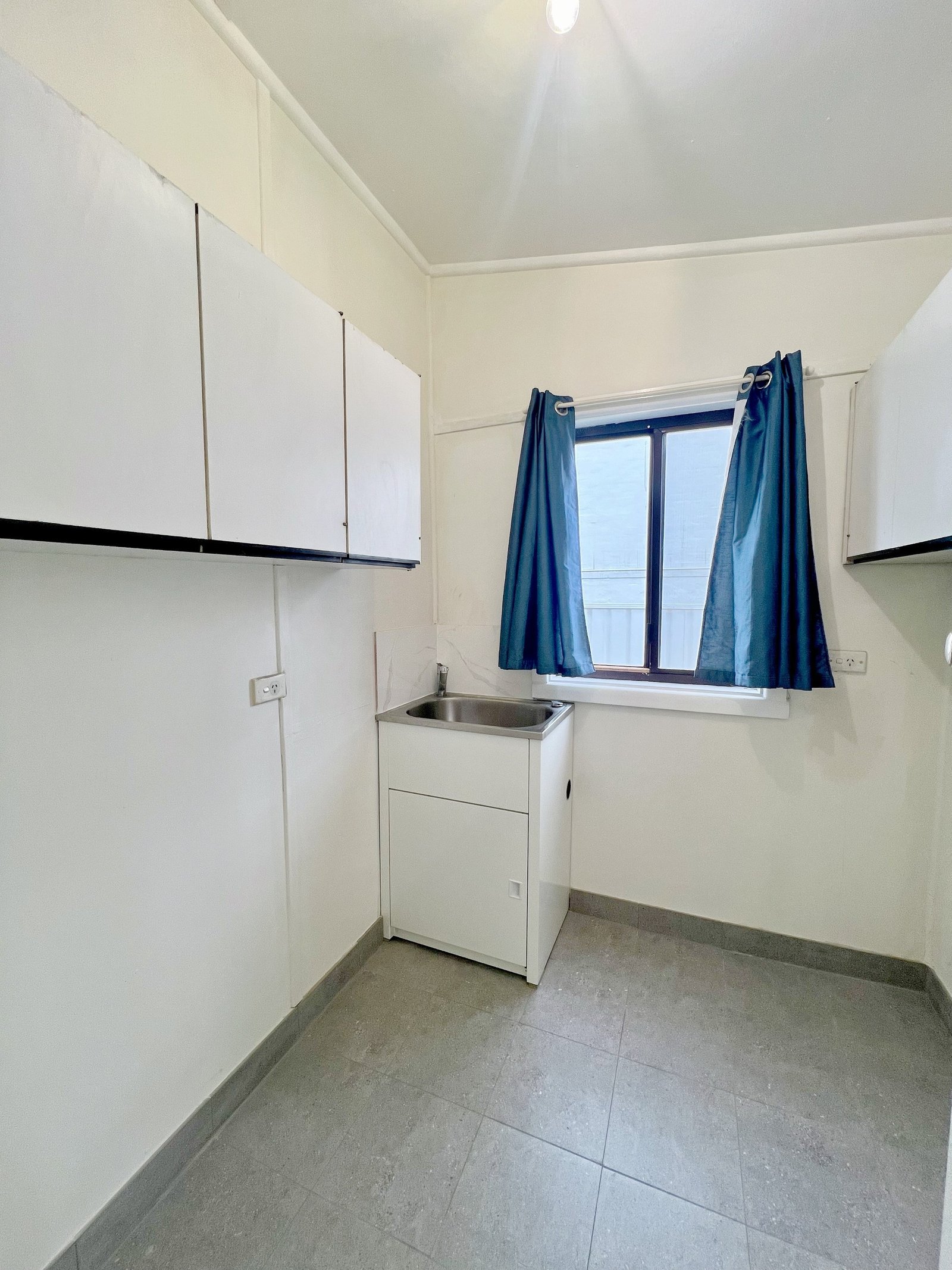 51 Rose St  LIVERPOOL 10