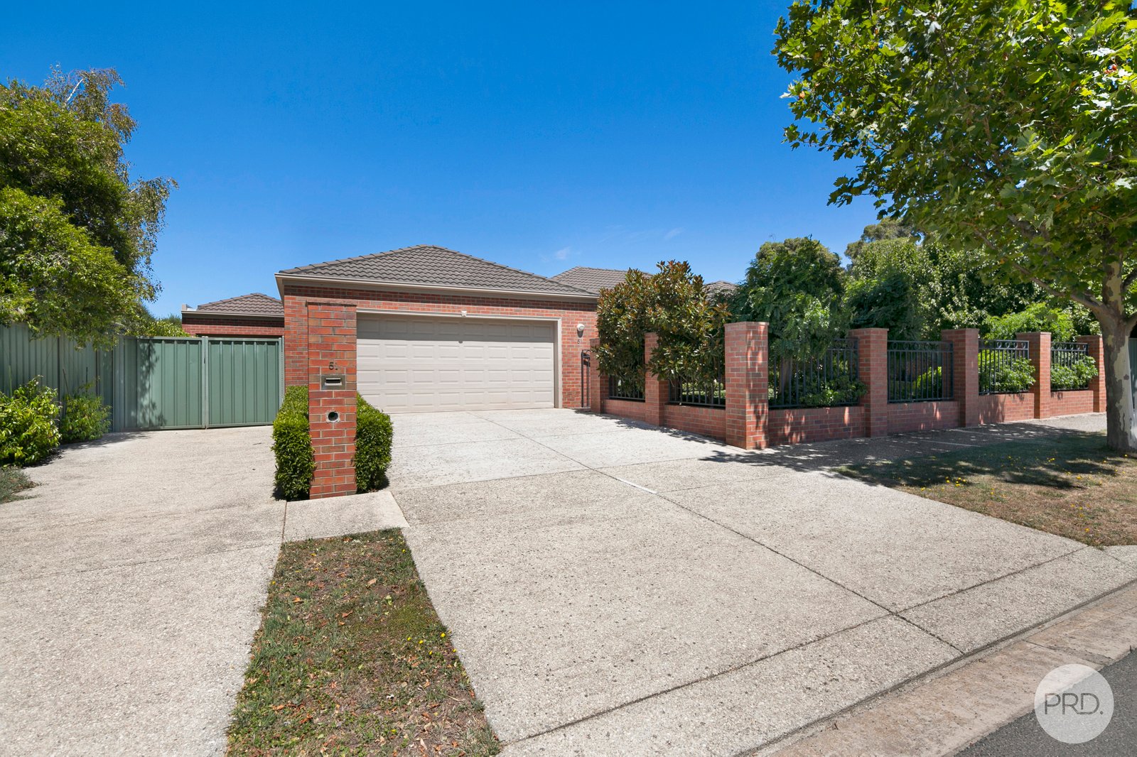 51 Stirling Dr  LAKE GARDENS 2
