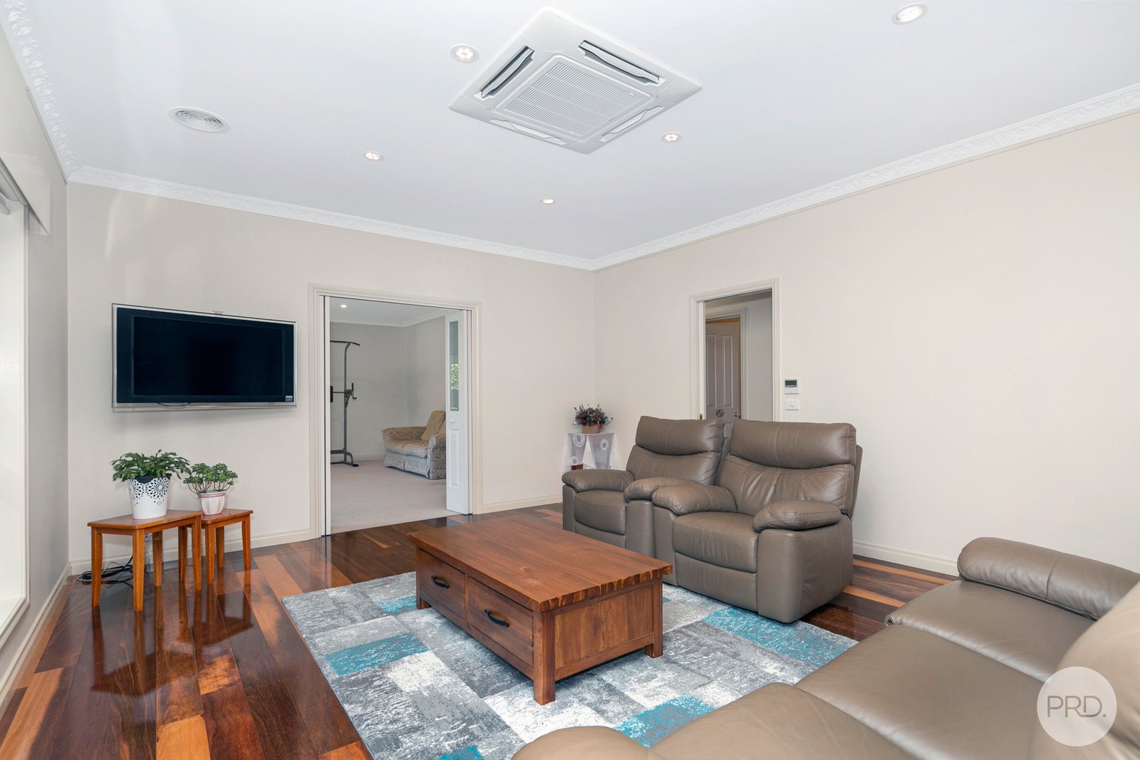 51 Stirling Dr  LAKE GARDENS 8