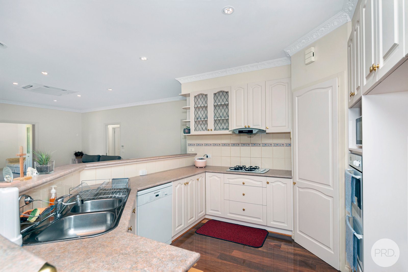 51 Stirling Dr  LAKE GARDENS 9