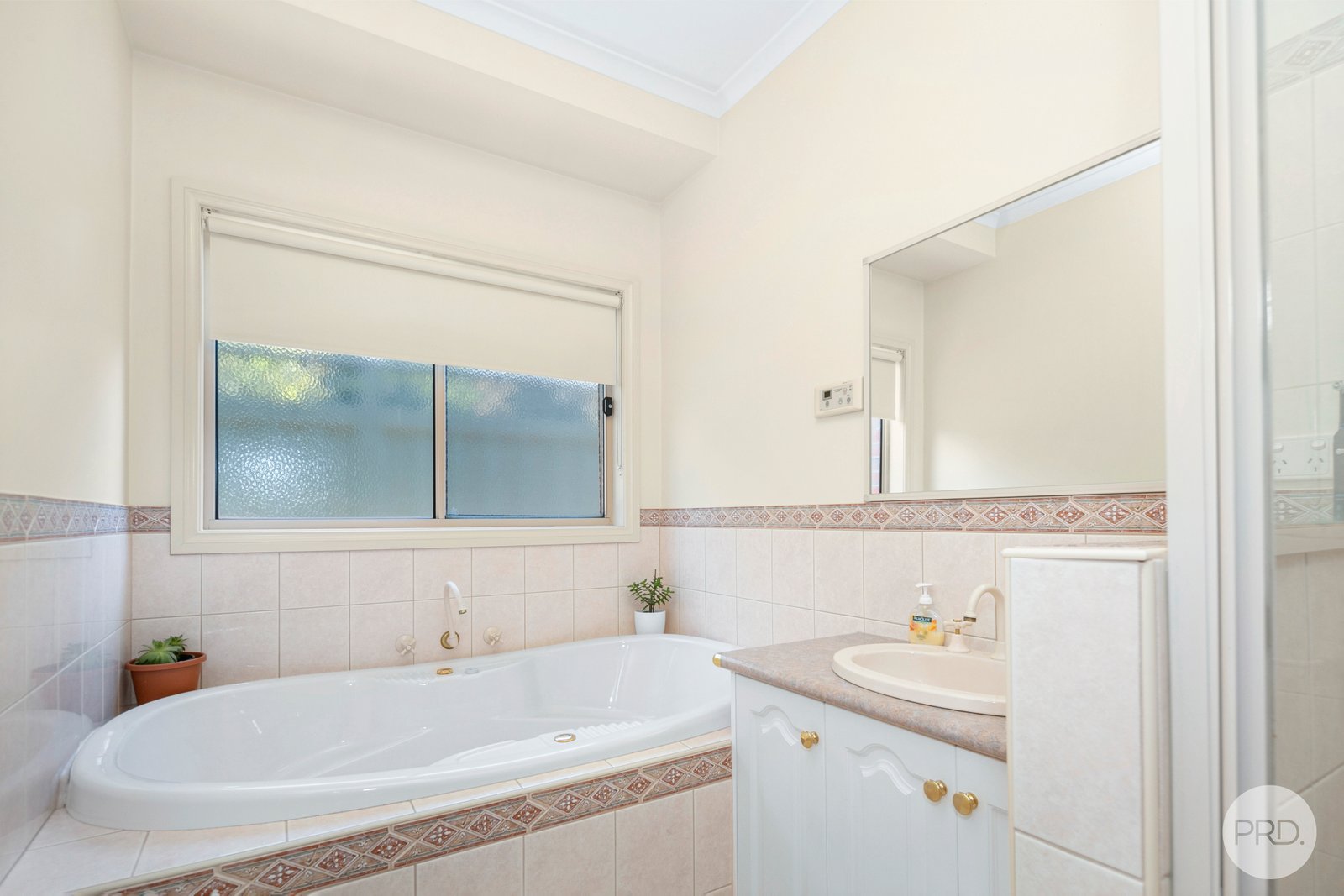 51 Stirling Dr  LAKE GARDENS 17