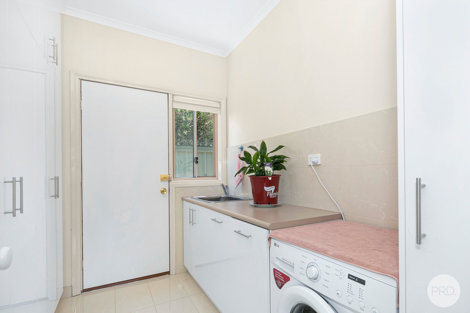 51 Stirling Dr  LAKE GARDENS 18