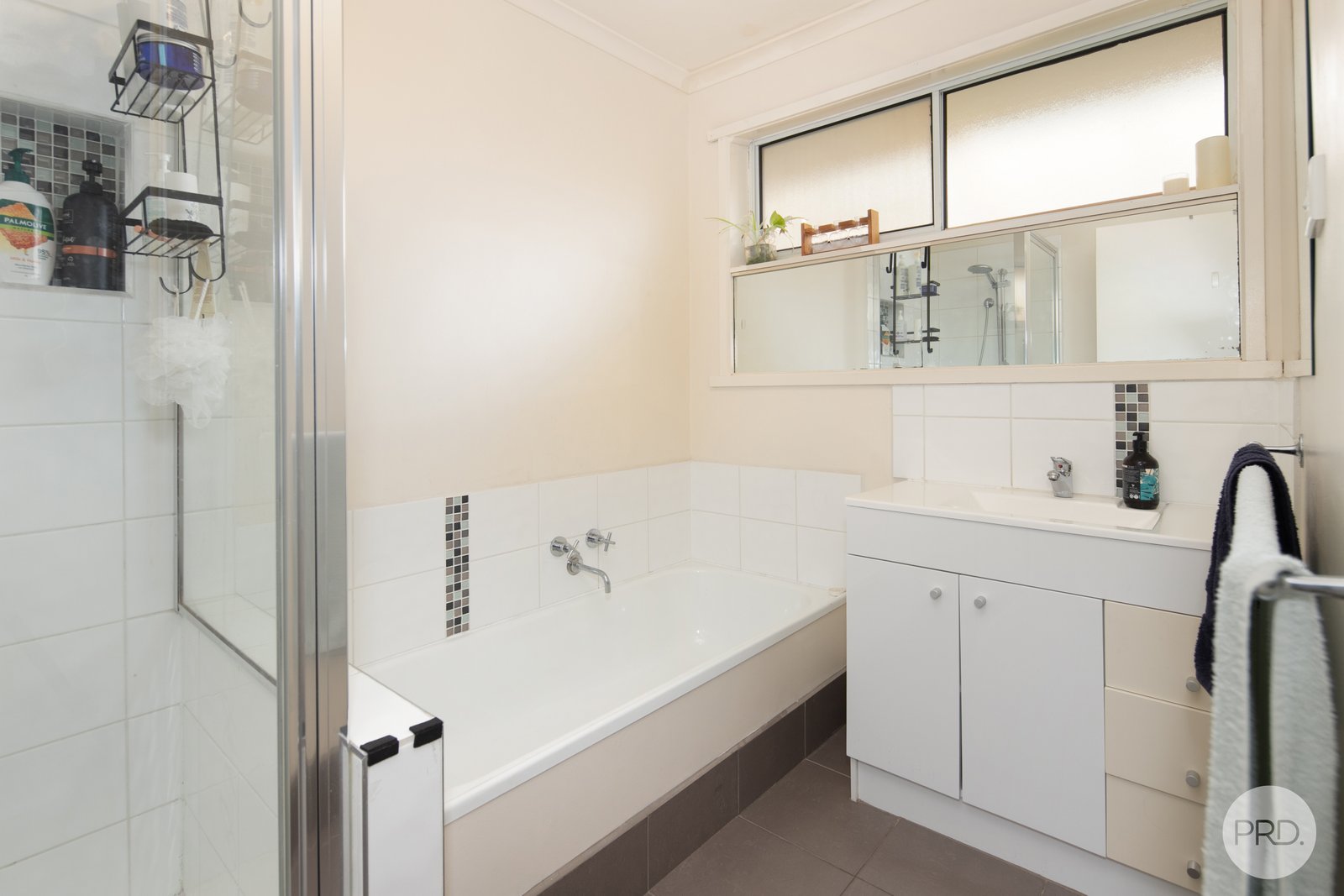 51 Whitelaw Avenue DELACOMBE 6