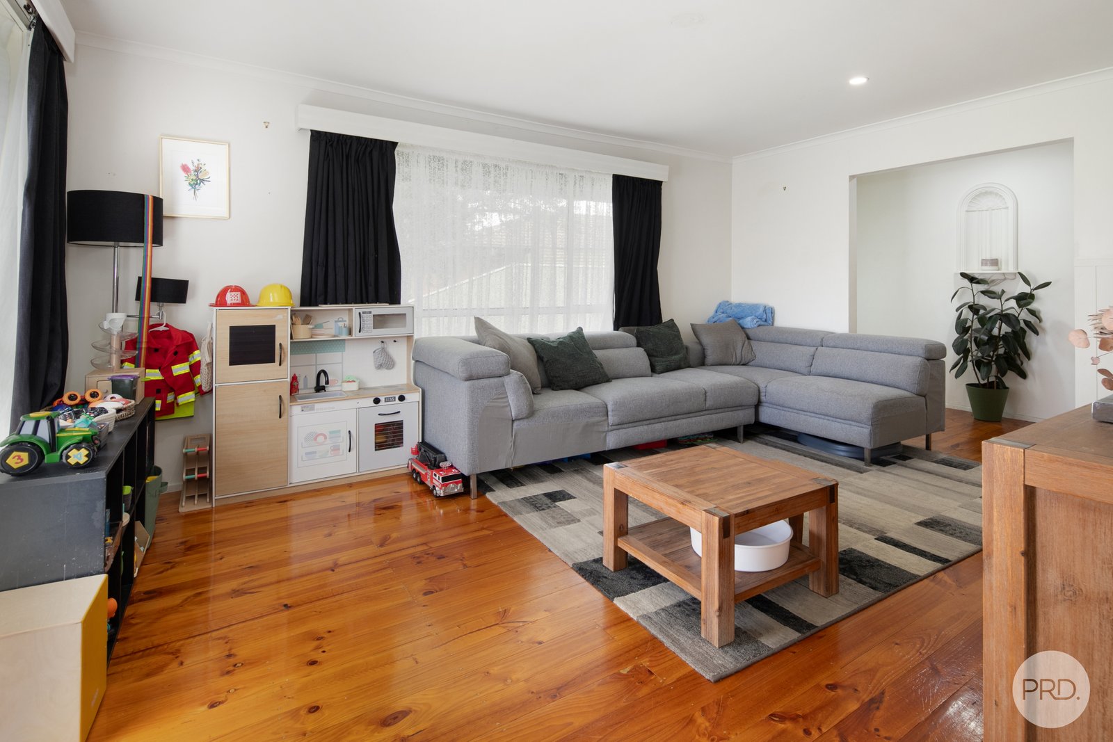 51 Whitelaw Avenue DELACOMBE 8