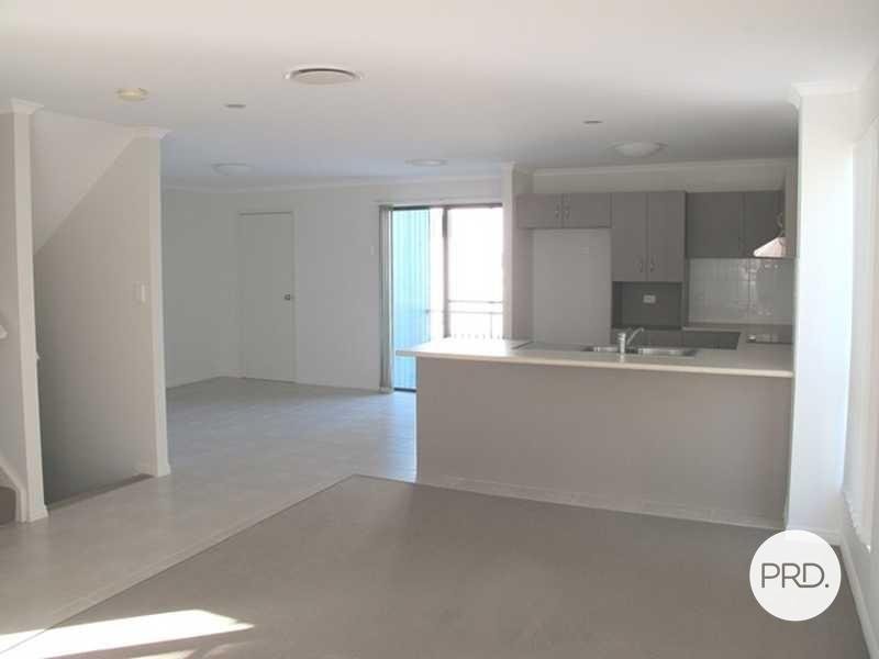 5/10 Arthur Street BOYNE ISLAND 2