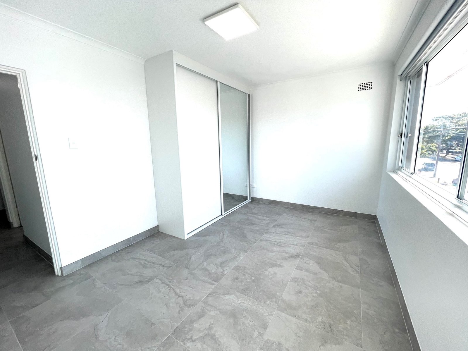 5/10 Colin Street LAKEMBA 3