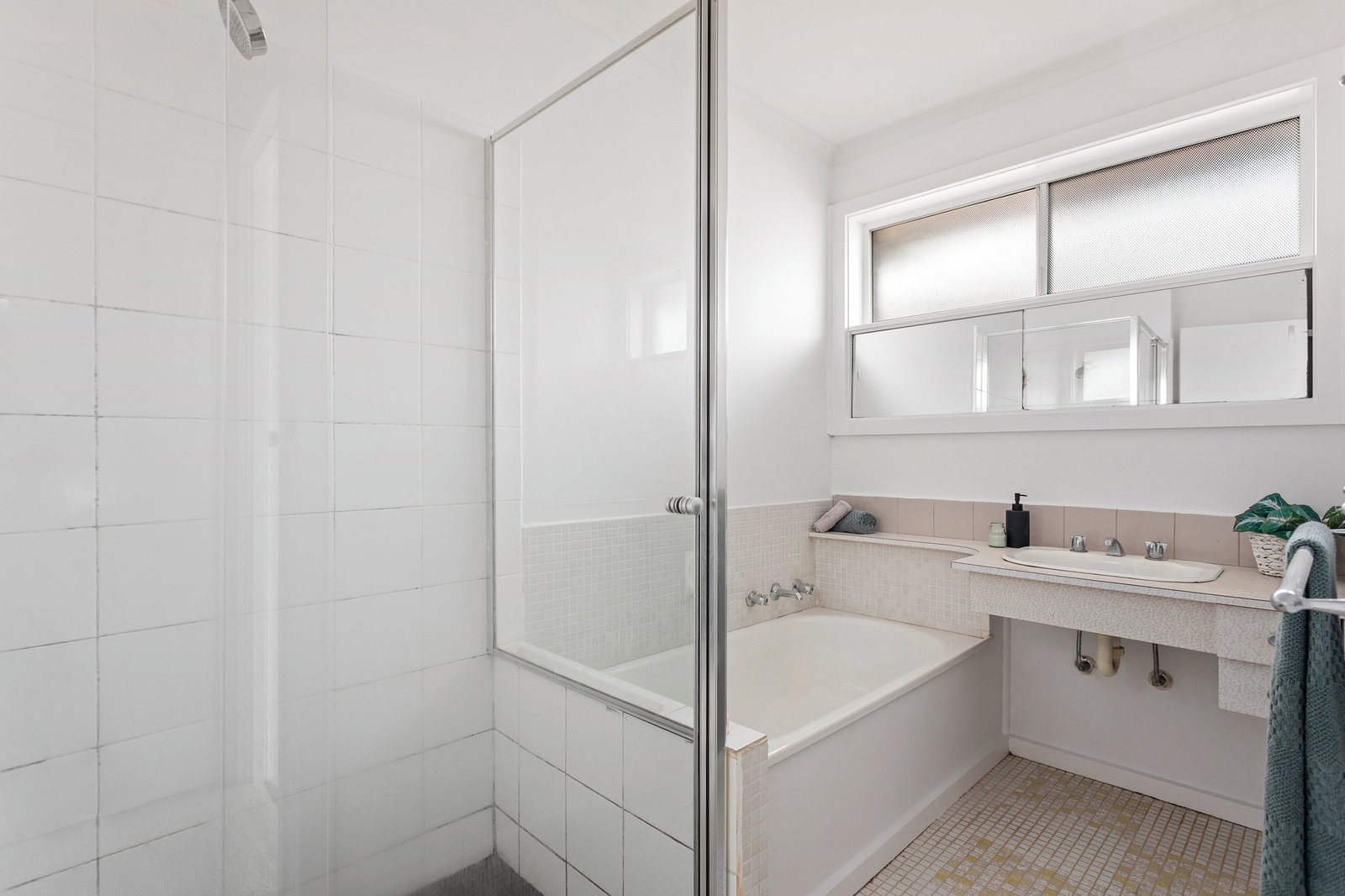 Real Estate and Property in 5/10 Wattle Grove, Mckinnon, VIC