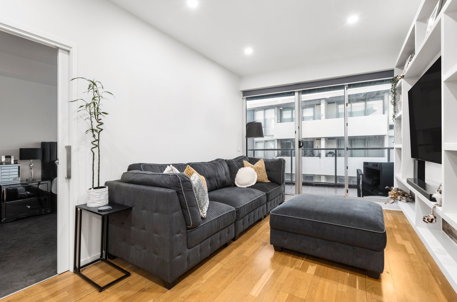 Gallery: 510/54 Nott Street