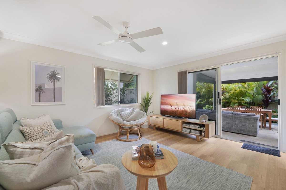 5/11-17 Beachcomber Court Burleigh Waters 4