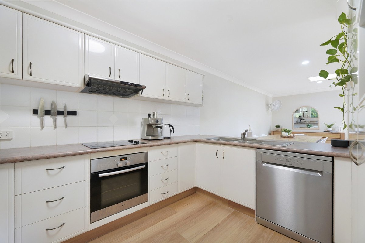 5/11-17 Beachcomber Court Burleigh Waters 6