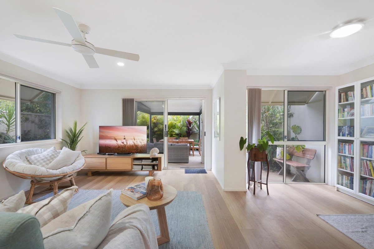 5/11-17 Beachcomber Court Burleigh Waters 17