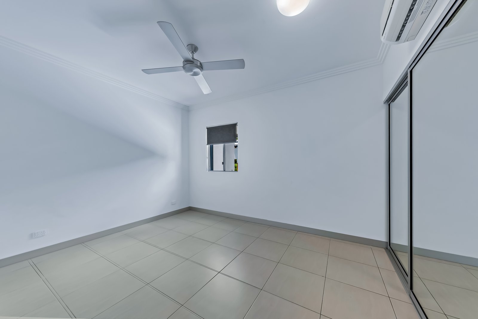 5/11 Eshelby Drive CANNONVALE 6