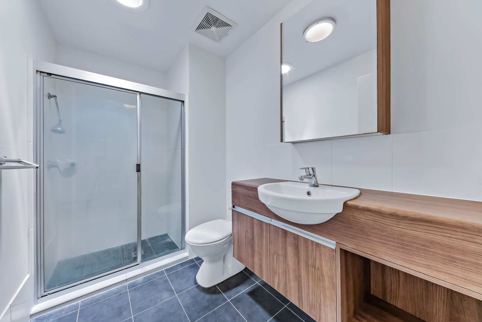 5/11 Eshelby Drive CANNONVALE 7