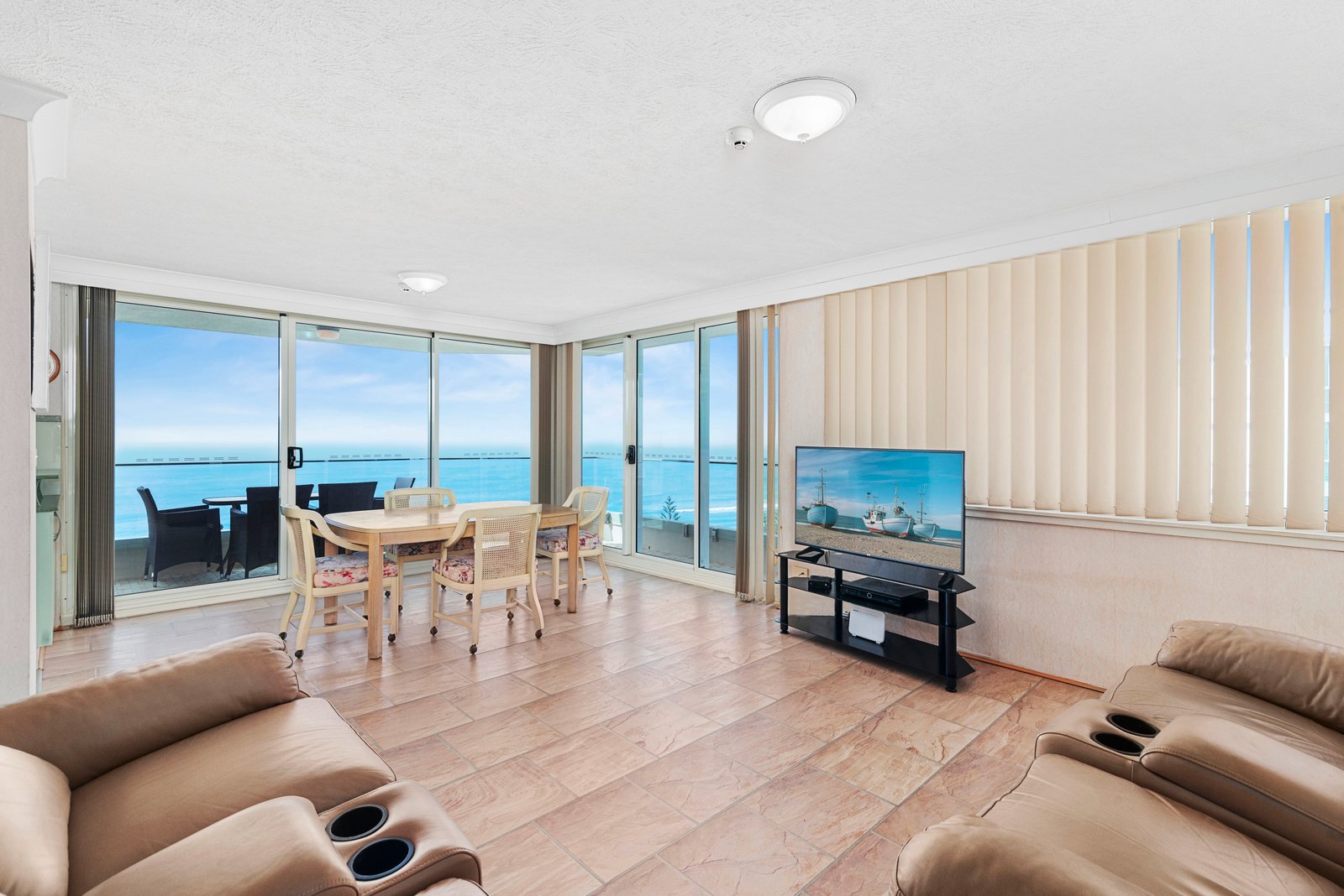 51/114 The Esplanade BURLEIGH HEADS 2