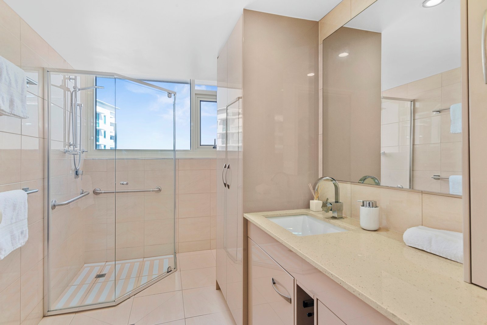 51/114 The Esplanade BURLEIGH HEADS 8