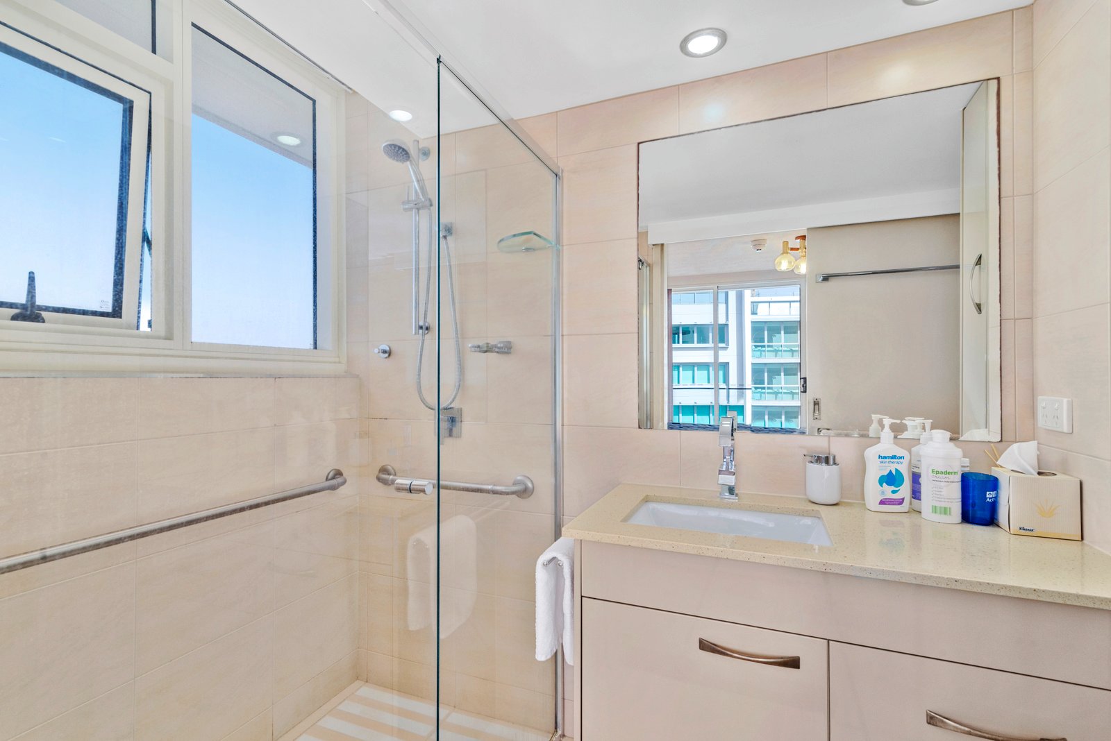 51/114 The Esplanade BURLEIGH HEADS 9