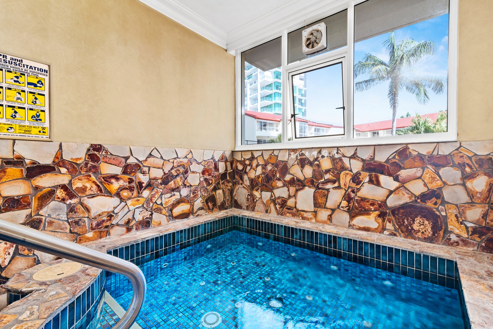 51/114 The Esplanade BURLEIGH HEADS 14