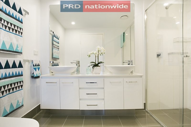 511/19 Imperial Parade LABRADOR 7