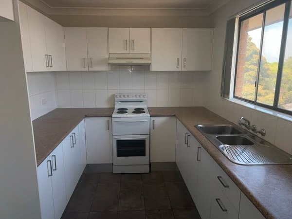 5/113 Moore Street LIVERPOOL 4