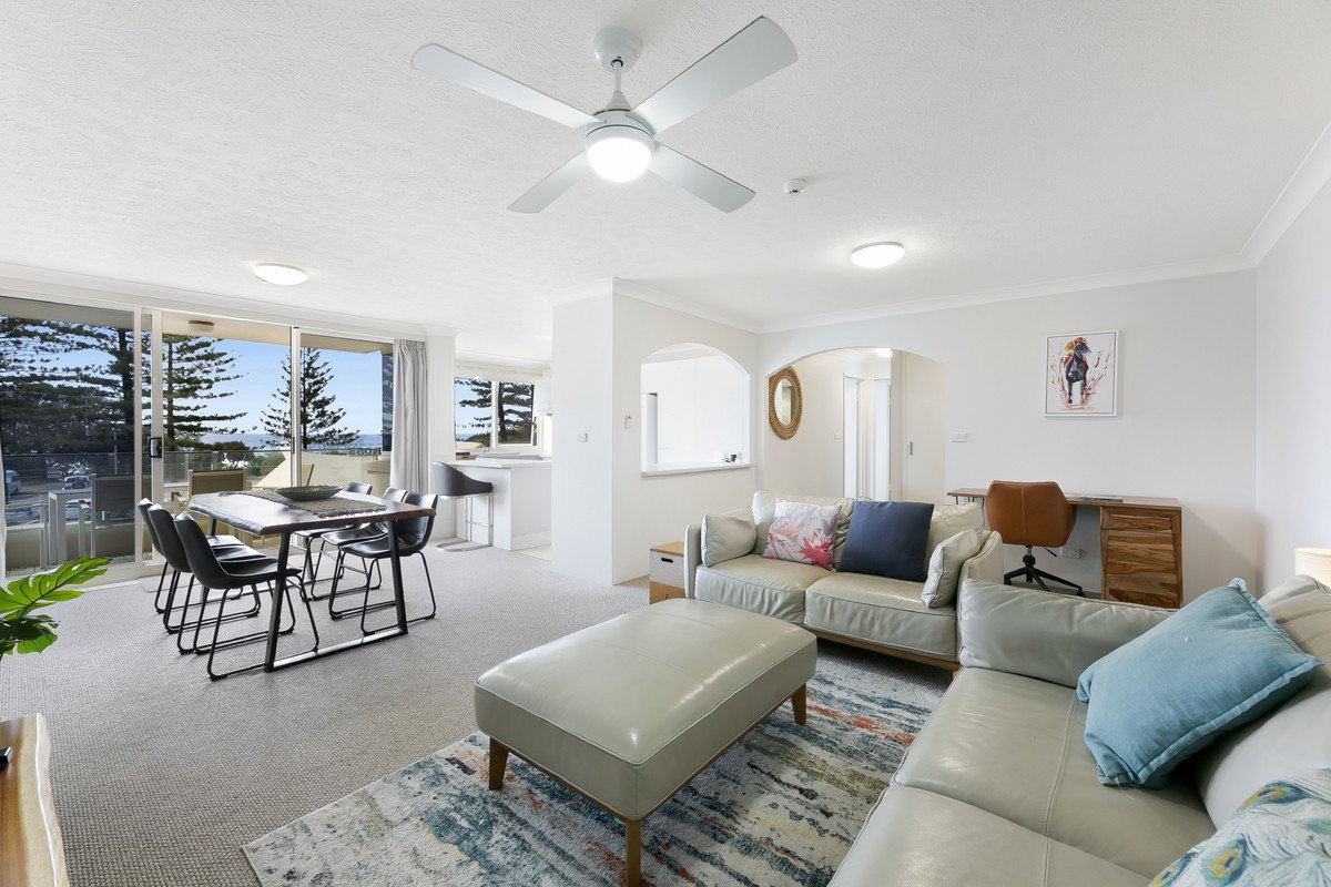 5/114 The Esplanade BURLEIGH HEADS 4