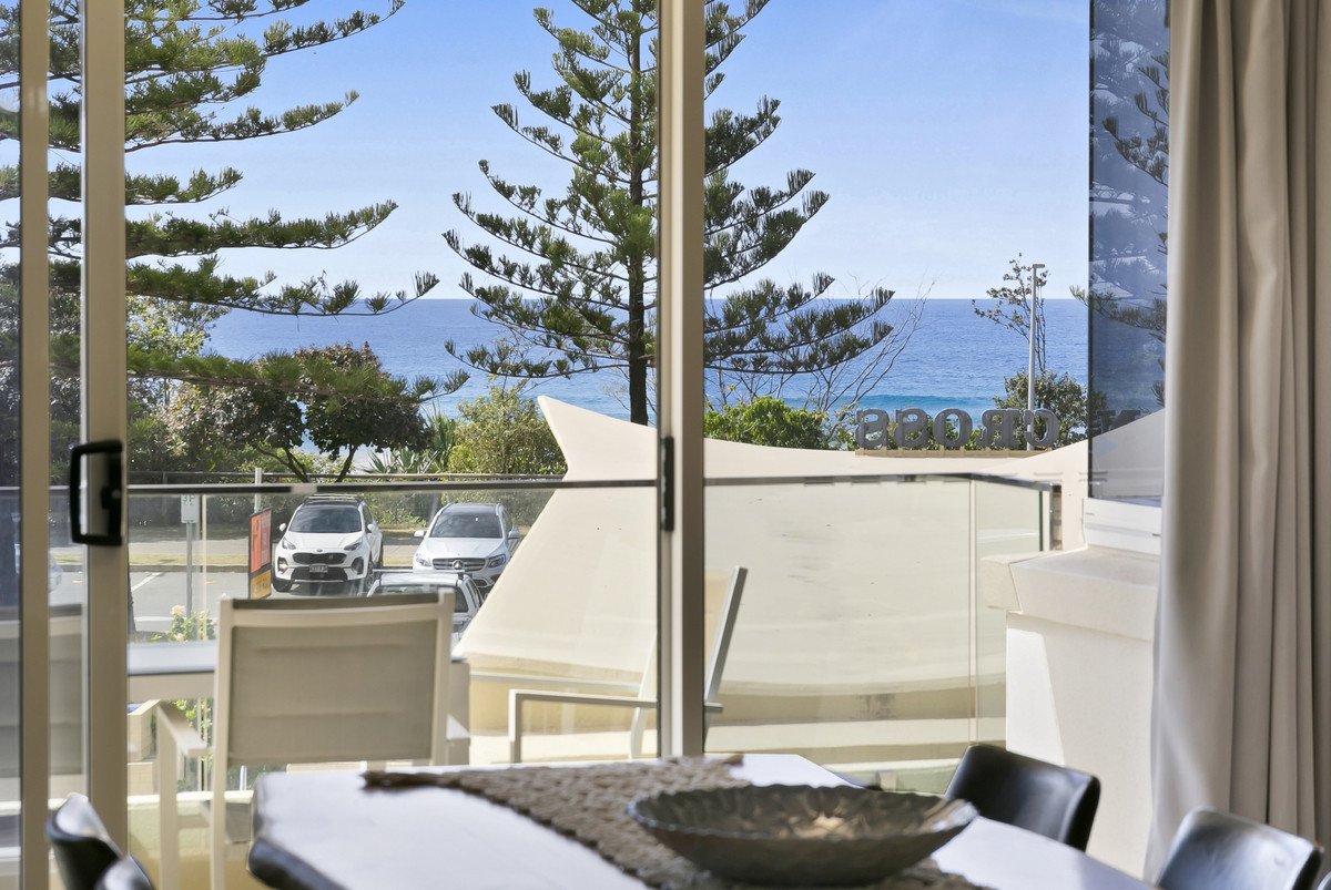 5/114 The Esplanade BURLEIGH HEADS 11