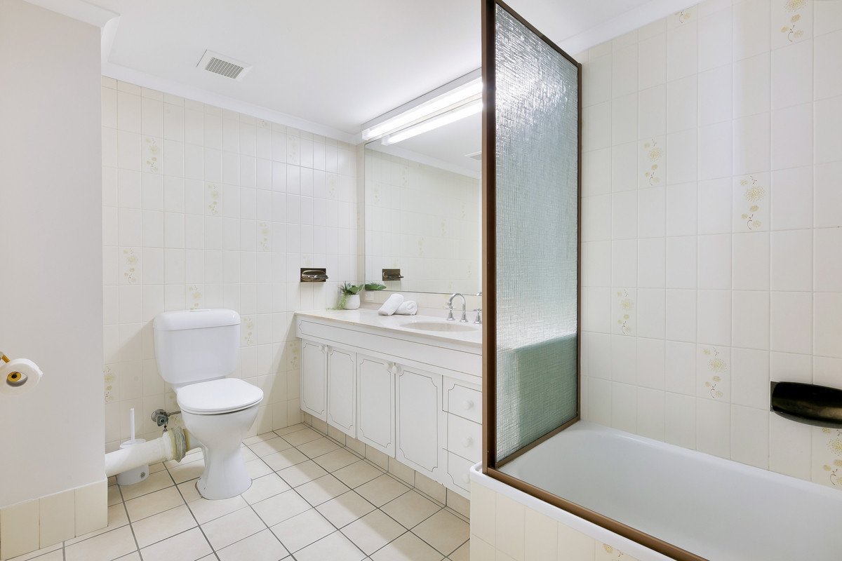 5/114 The Esplanade BURLEIGH HEADS 15