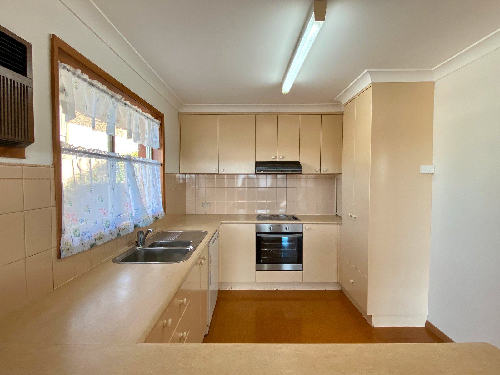 512 Dight Street ALBURY 4