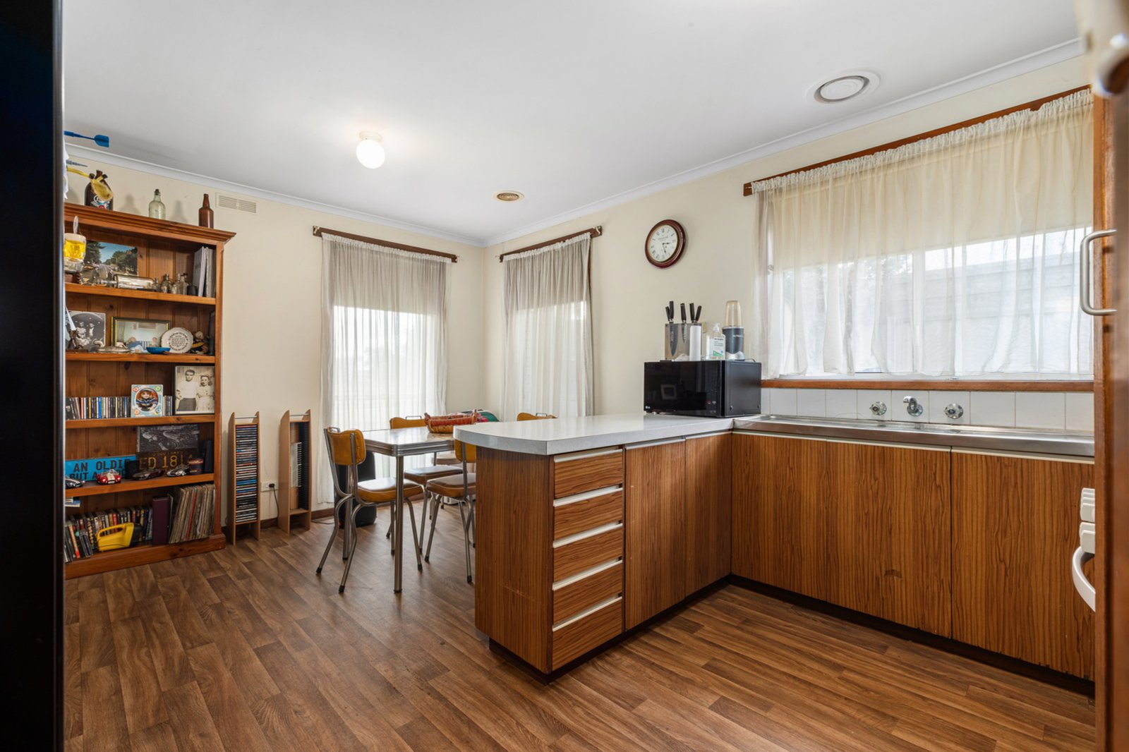 Gallery: 512 Gillies Street