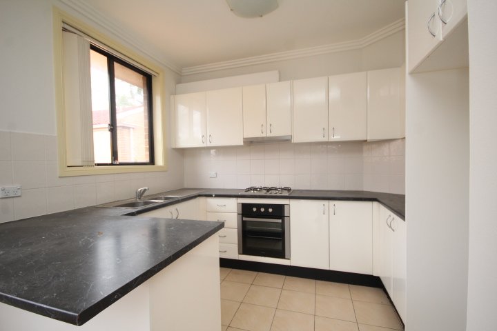 5/12 Melvin Street BEVERLY HILLS 2