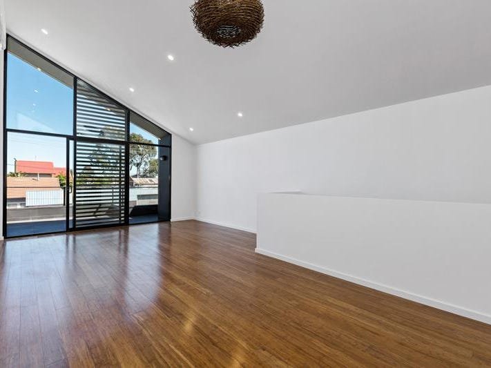 Gallery: 5/12 Russell Street