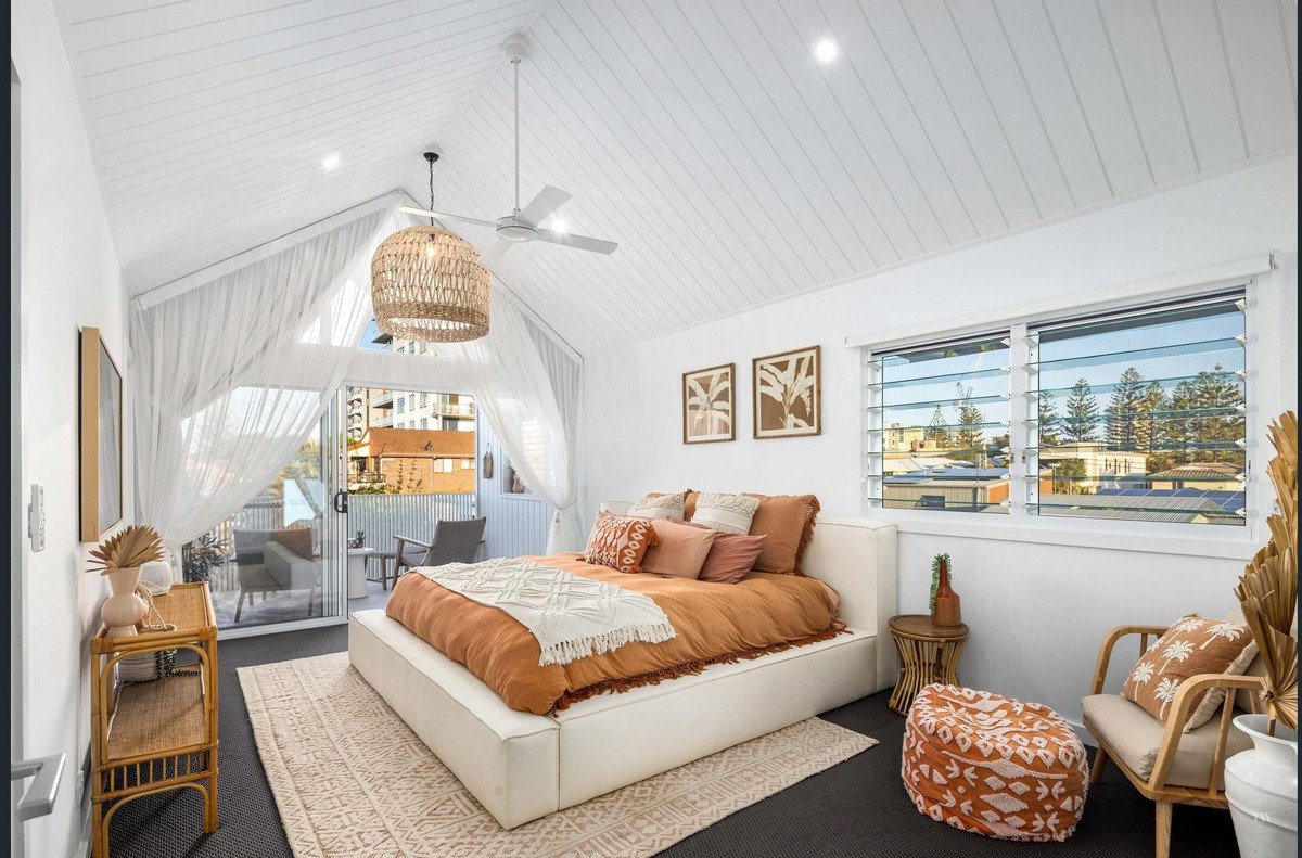 5/12 Twenty Fourth Avenue Palm Beach 1