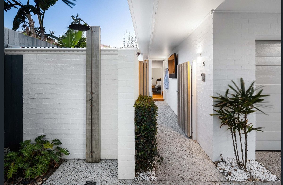 5/12 Twenty Fourth Avenue Palm Beach 2