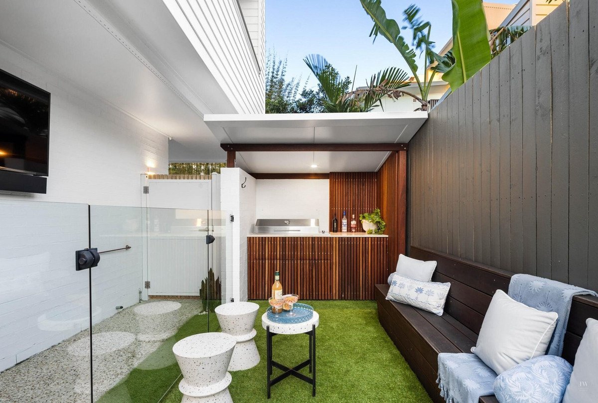 5/12 Twenty Fourth Avenue Palm Beach 3