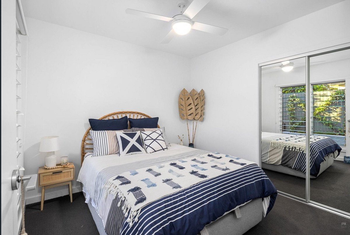 5/12 Twenty Fourth Avenue Palm Beach 4